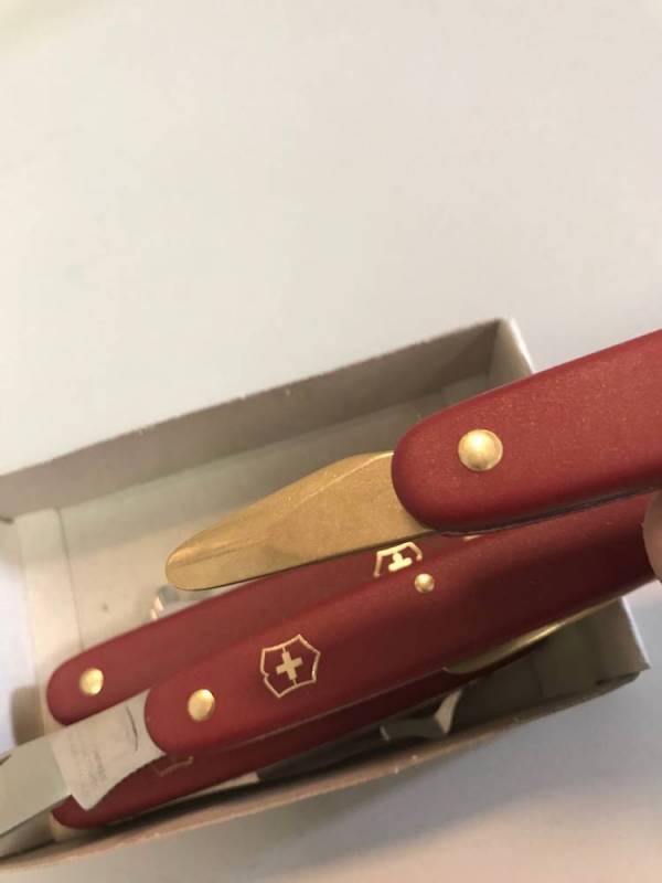 Нож прививочный, окулировочный VICTORINOX (felco) 3.9140