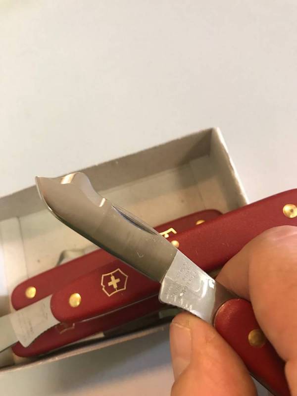 Нож прививочный, окулировочный VICTORINOX (felco) 3.9140