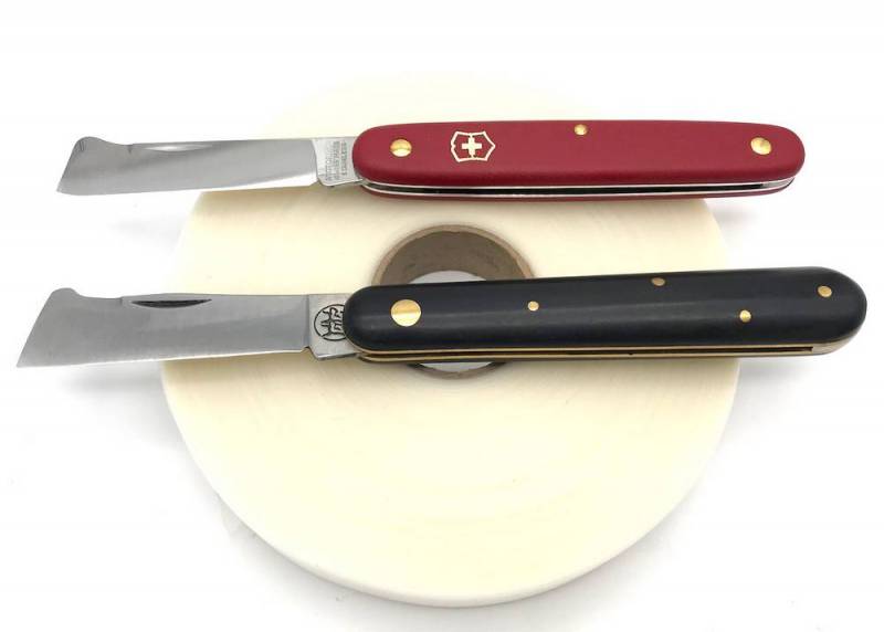 Комплект из двух прививочных ножей с лентой