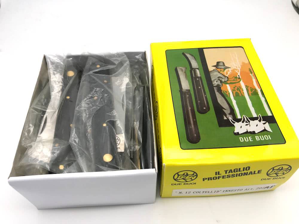Фото упаковки прививочных ножей Дуе Буои 202 для левшей